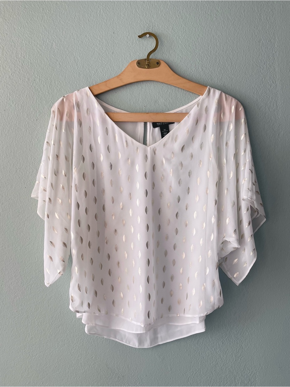 🌻5/$15🌻 White House Black Market | Flowy Lightweight Bat-Wing Blouse Gold